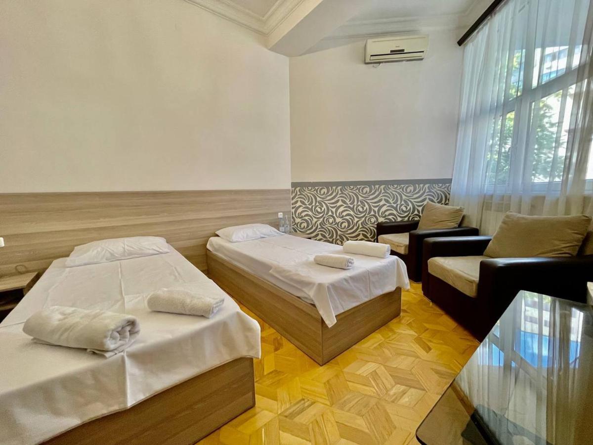 Olive Hotel Ереван Екстериор снимка