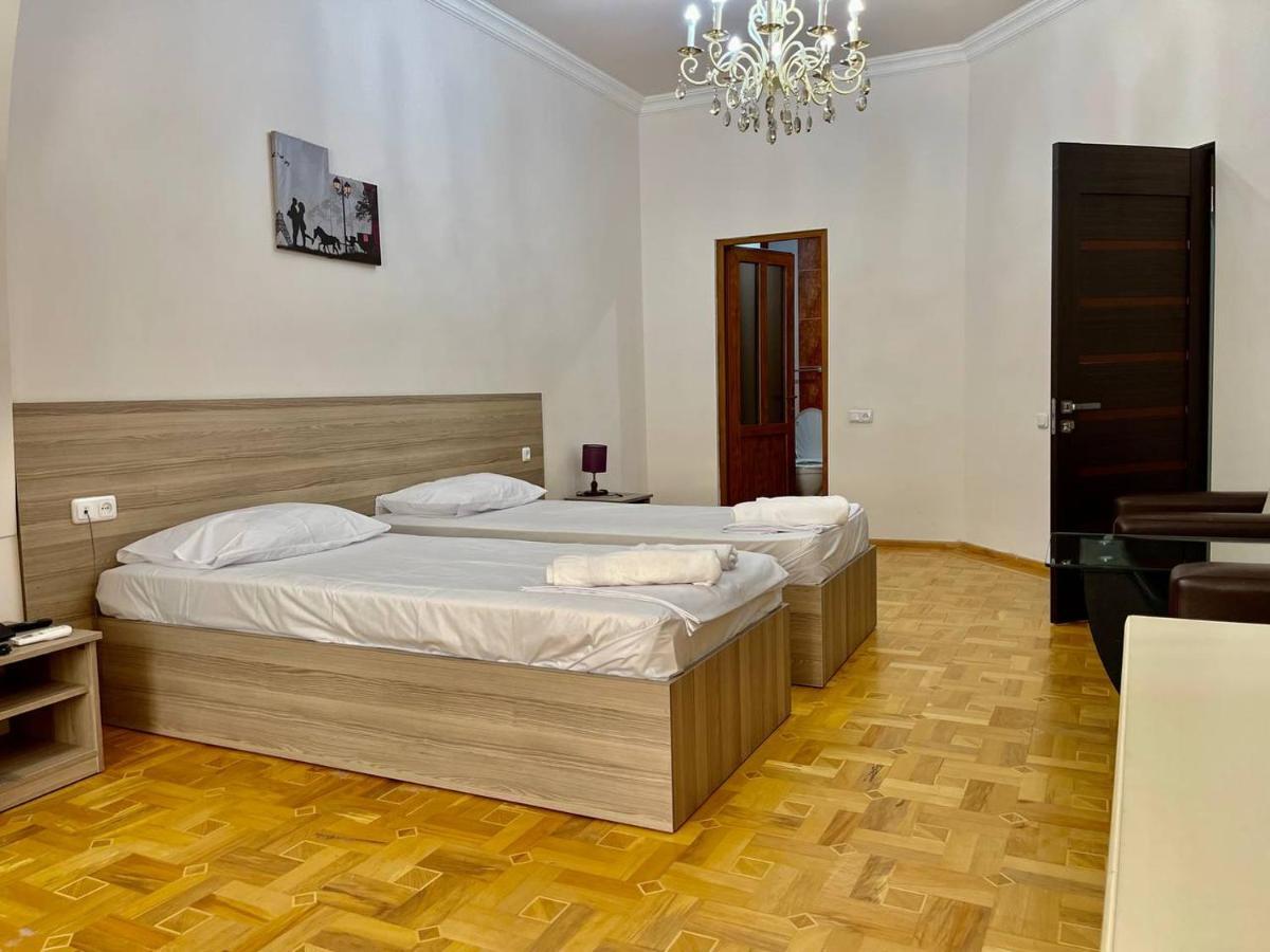 Olive Hotel Ереван Екстериор снимка