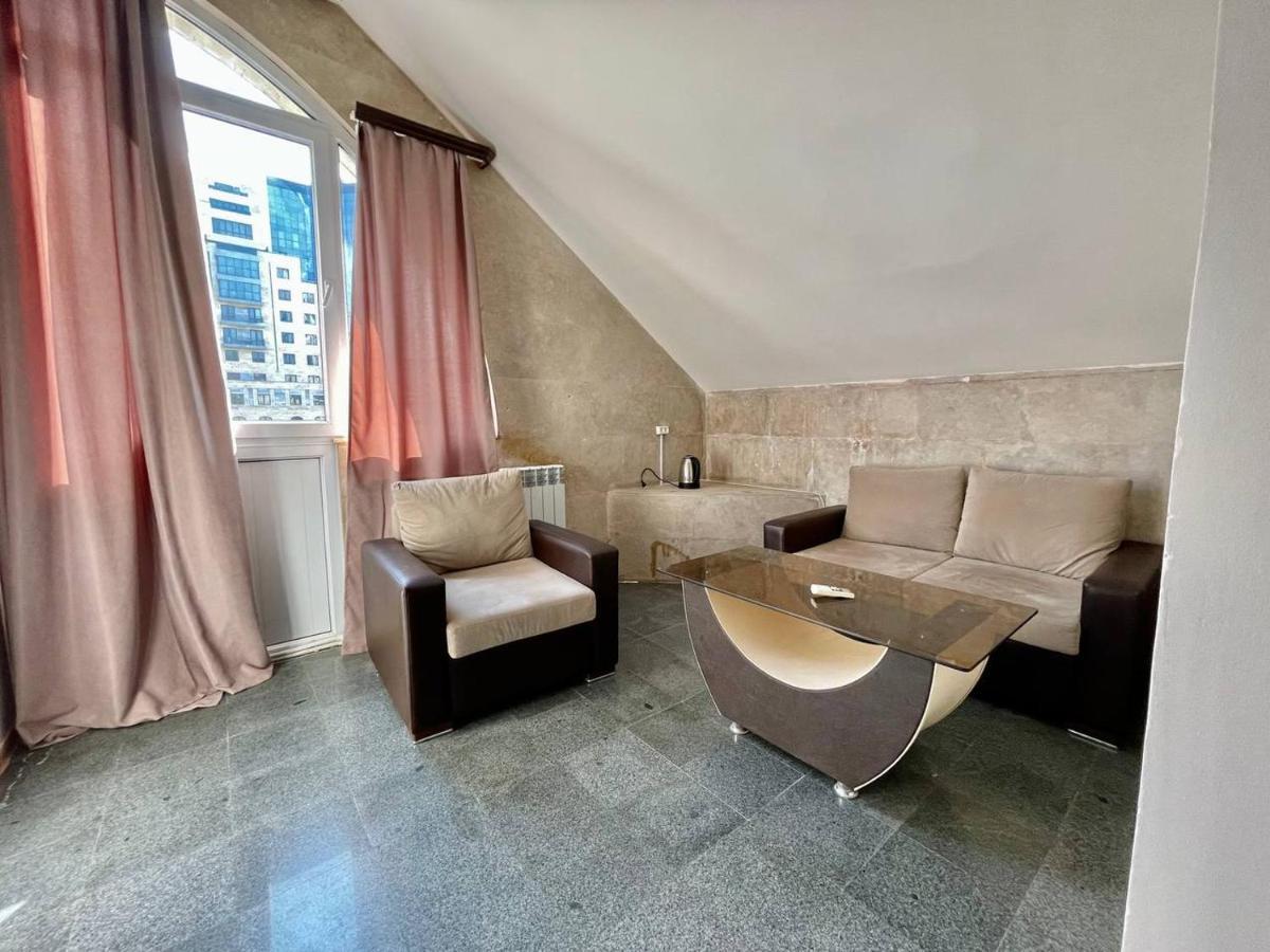 Olive Hotel Ереван Екстериор снимка