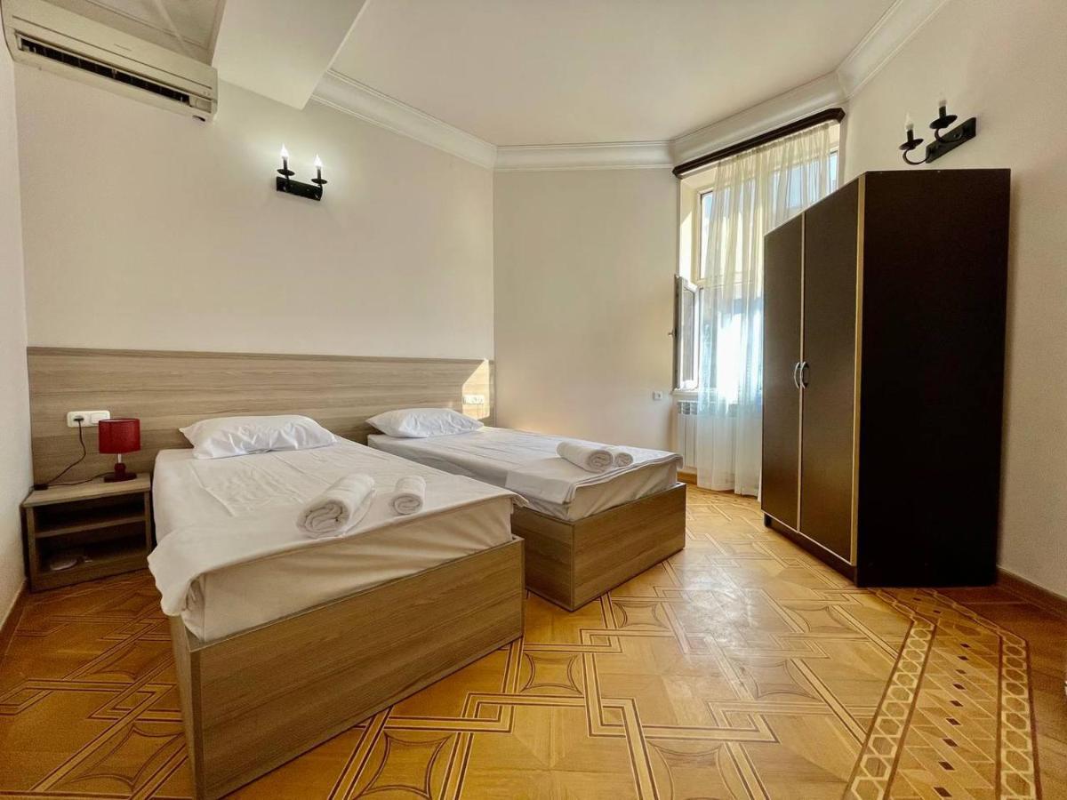 Olive Hotel Ереван Екстериор снимка