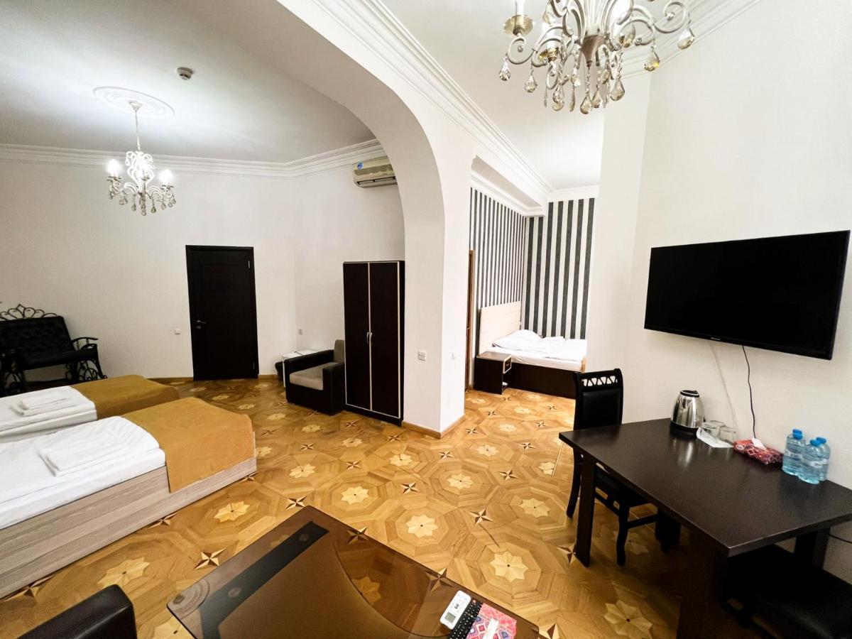 Olive Hotel Ереван Екстериор снимка