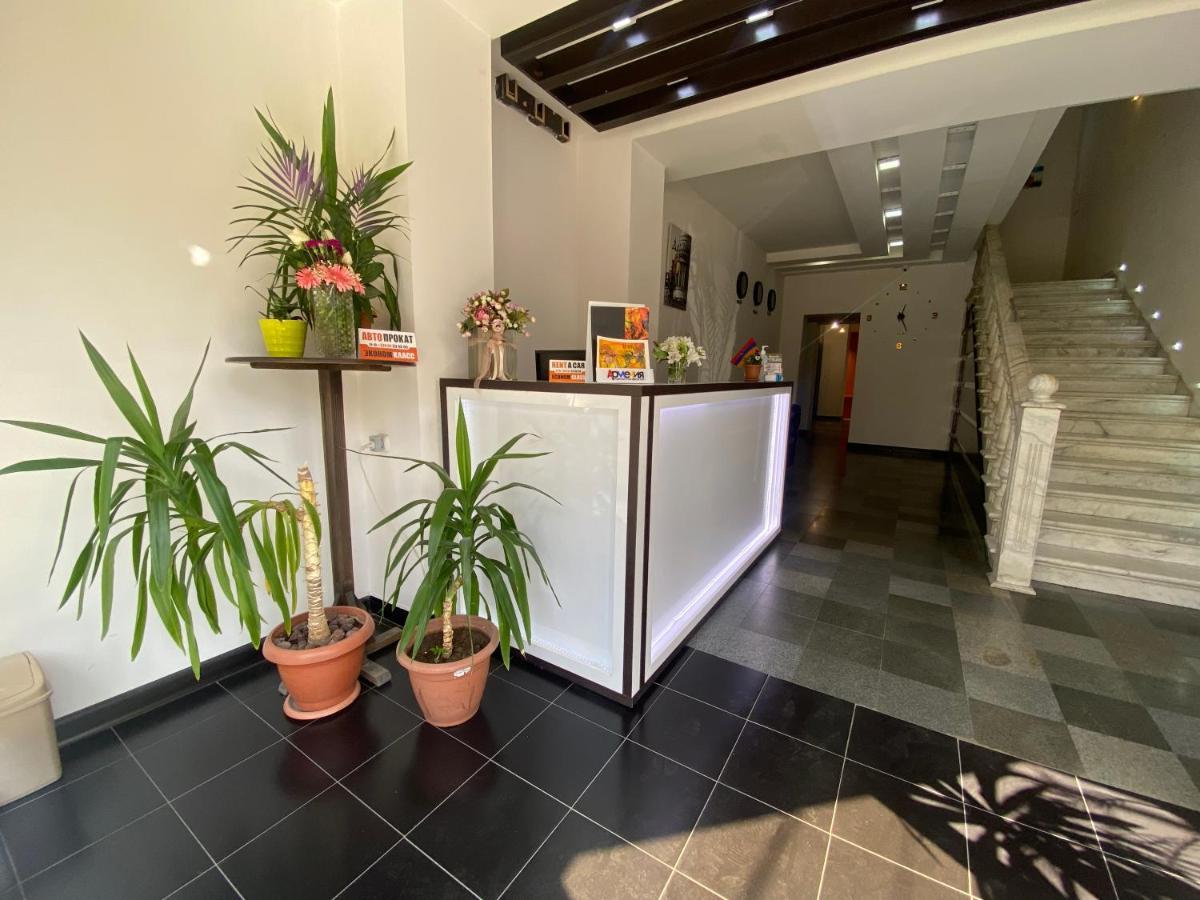 Olive Hotel Ереван Екстериор снимка