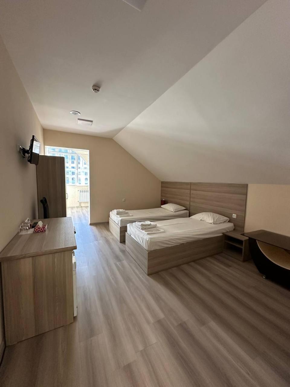Olive Hotel Ереван Екстериор снимка