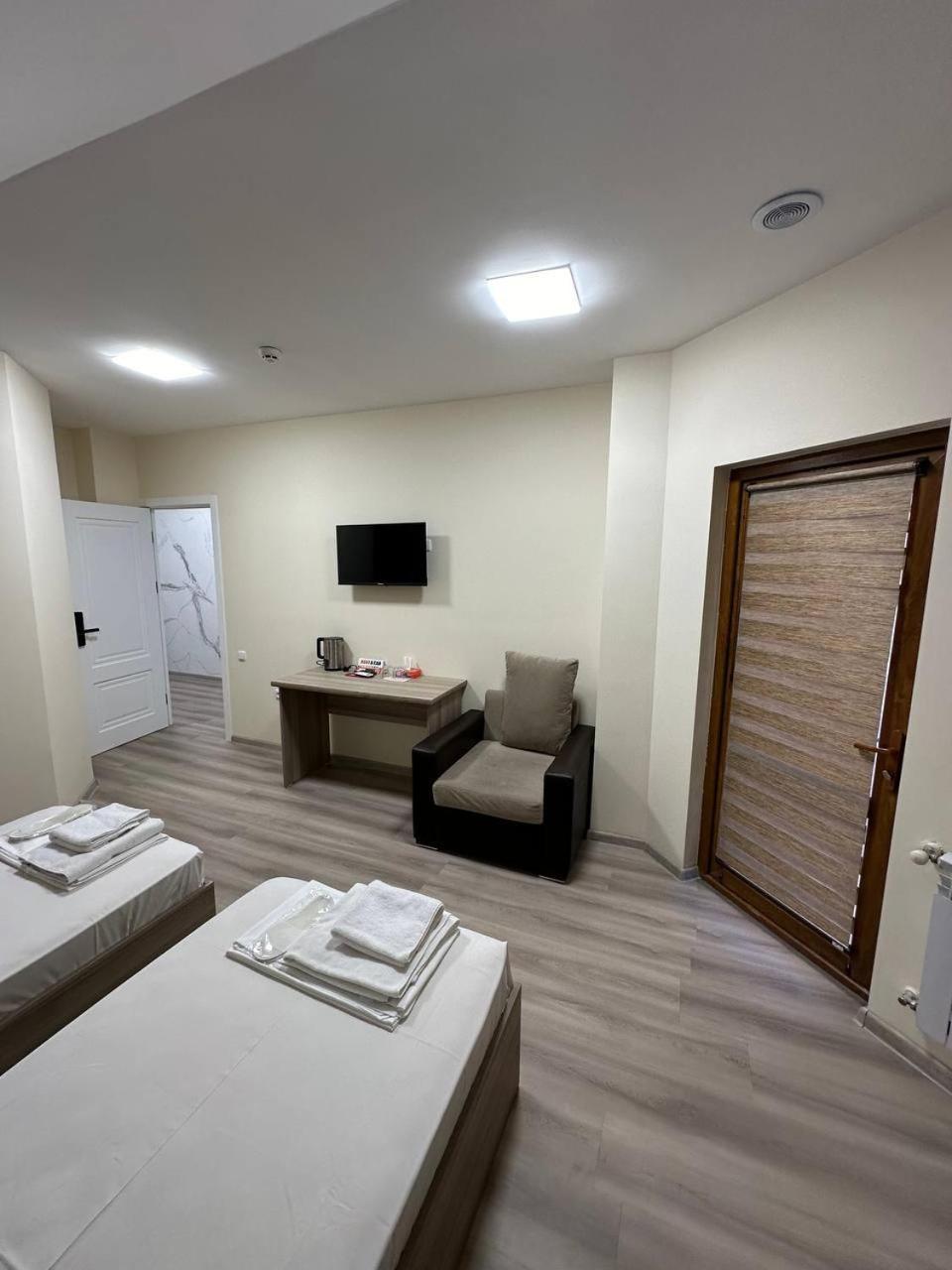 Olive Hotel Ереван Екстериор снимка